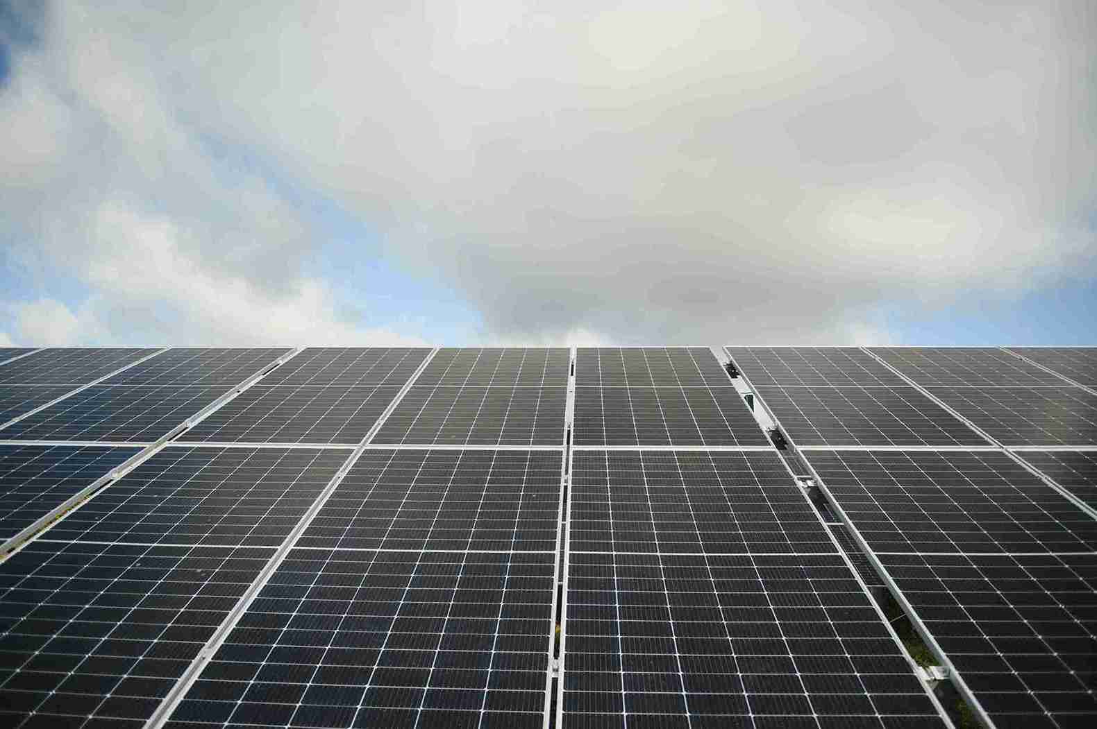 Por qué mi panel solar no genera corriente si hay sol